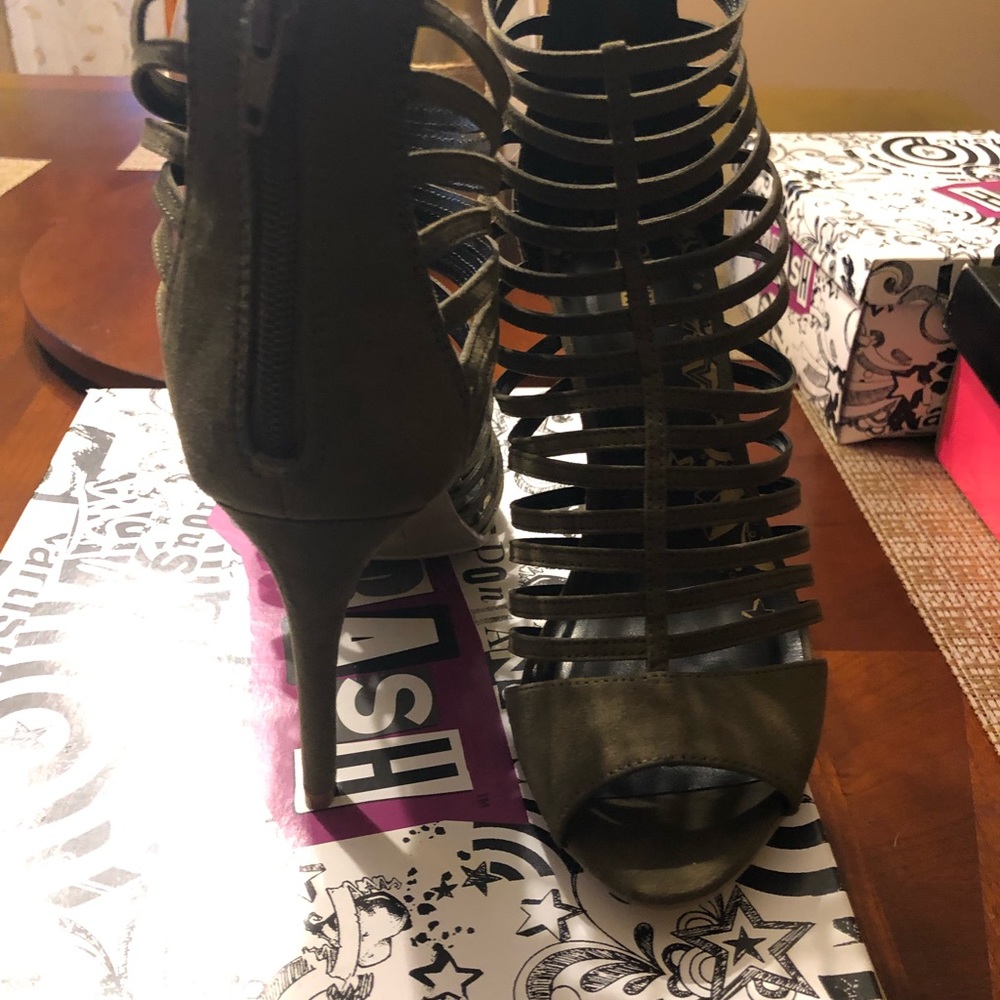 Brash Olive Green Pumps